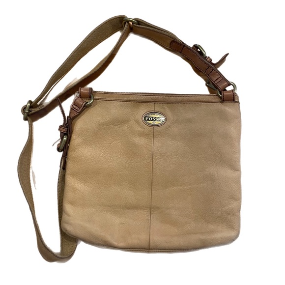 Fossil Handbags - Fossil crossbody purse. This purse is in good condition.